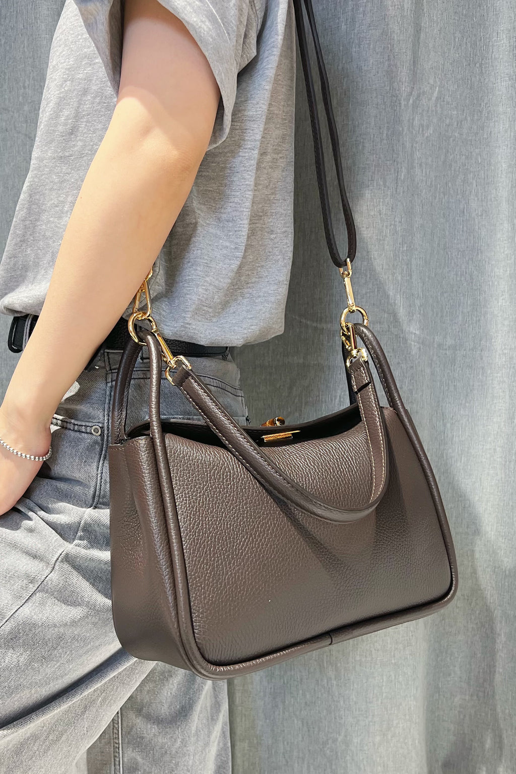 ZZ154 Brown Leather Top Handle Bag