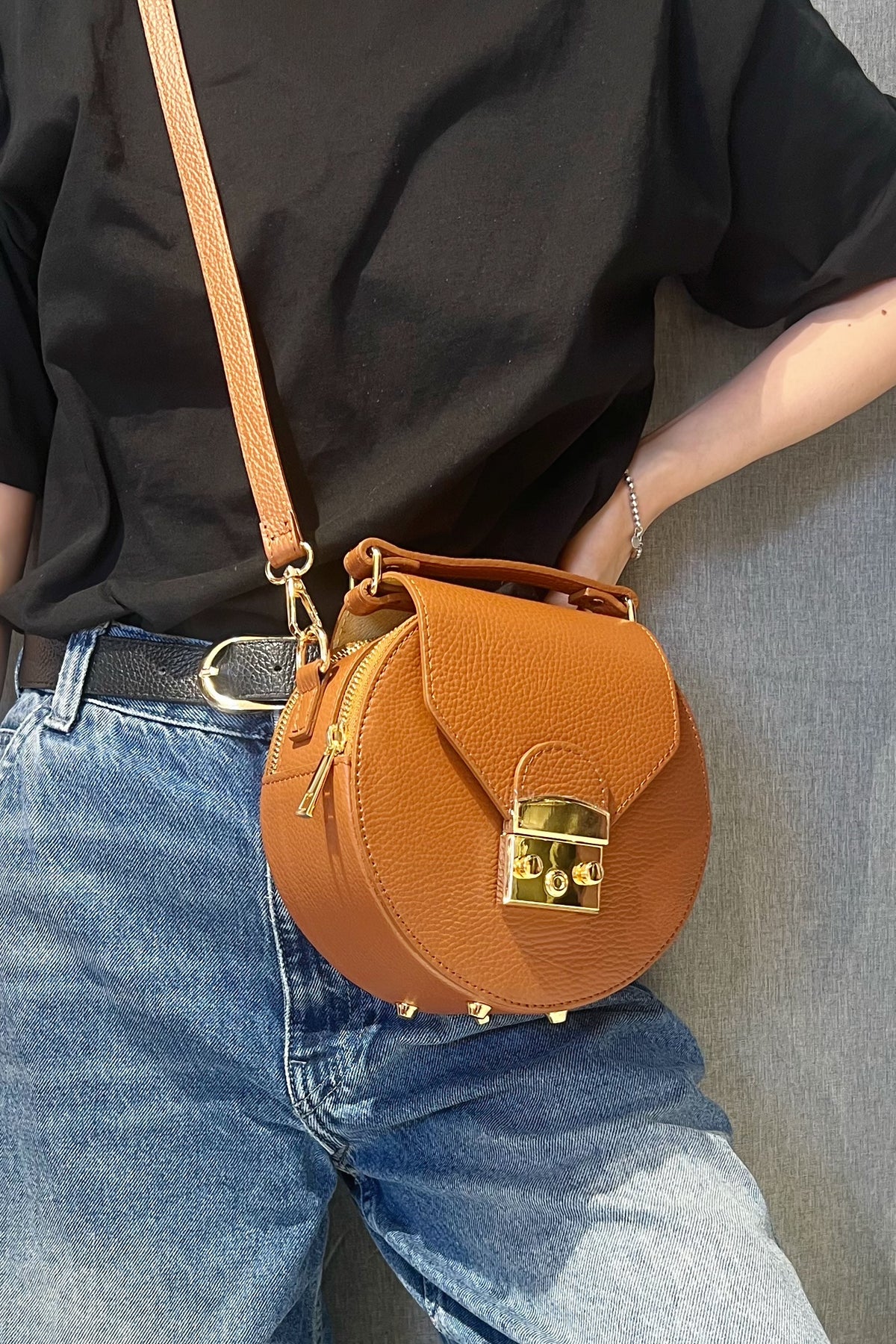 ZZ105 Camel Round Leather Crossbody Bag