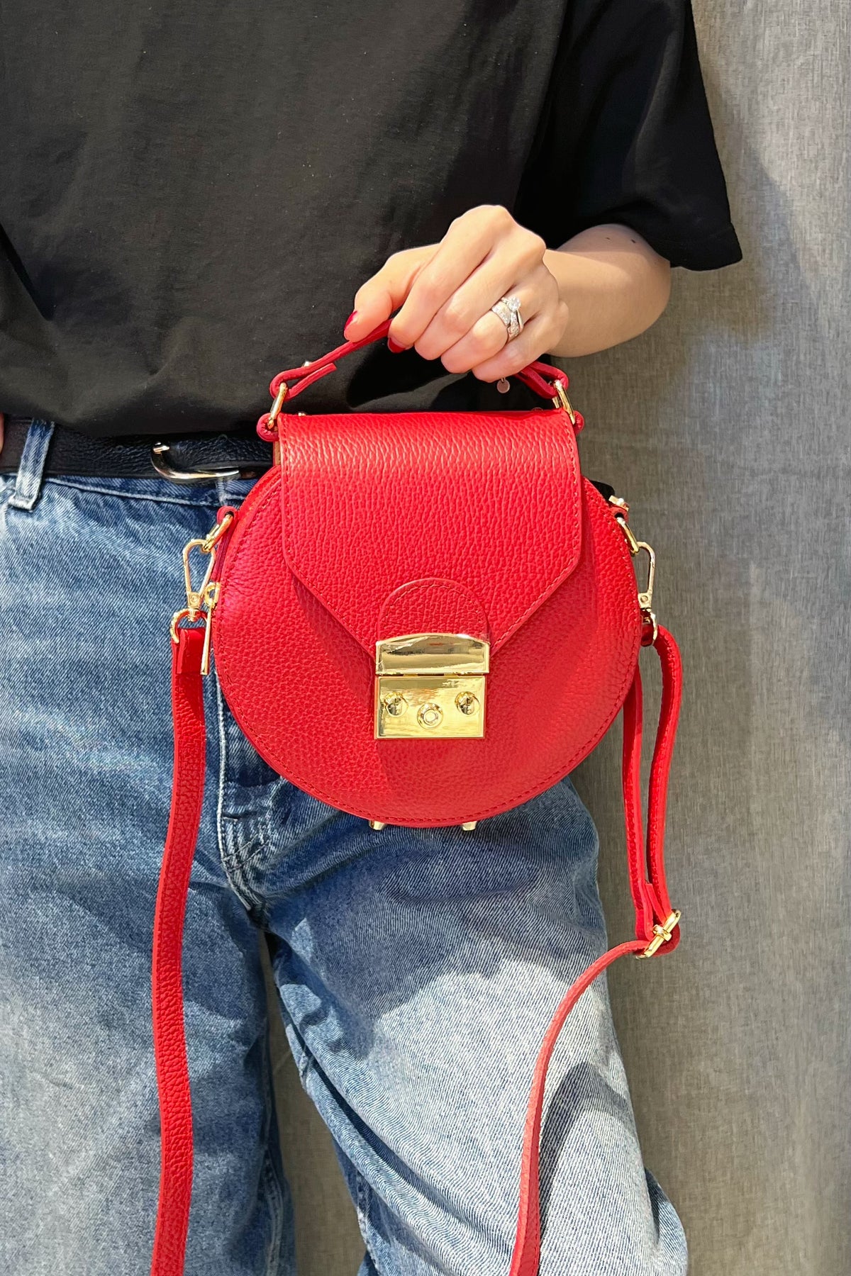 ZZ103 Red Round Leather Crossbody Bag