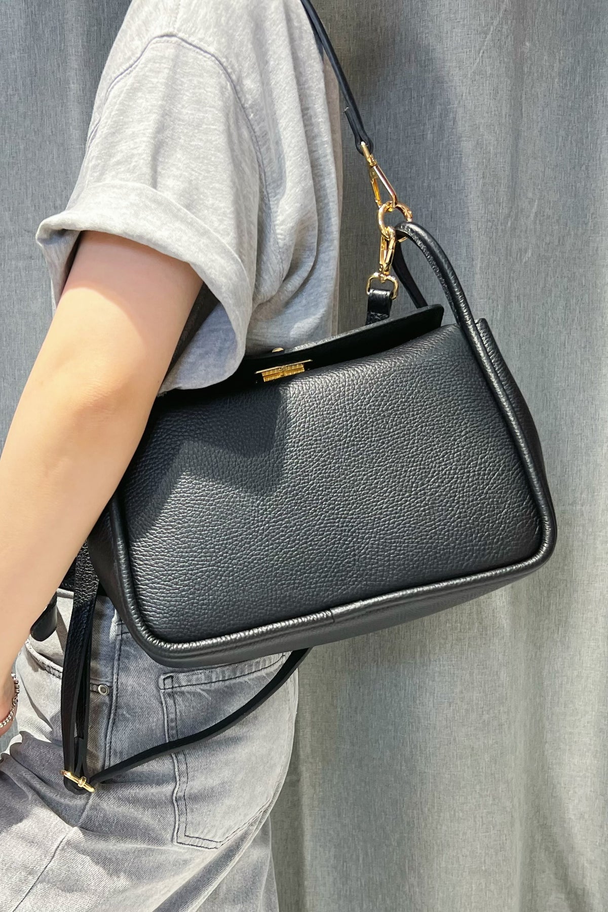 ZZ155 Black Leather Top Handle Bag