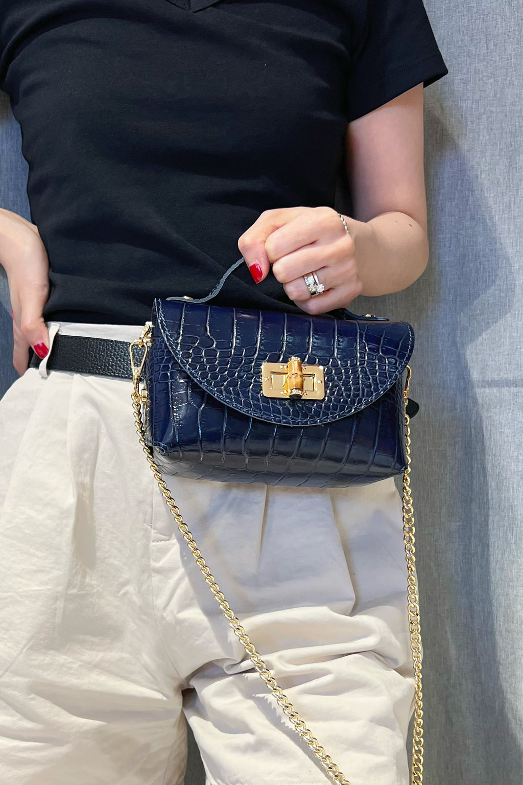ZZ029 Navy Croco Chain Crossbody Bag