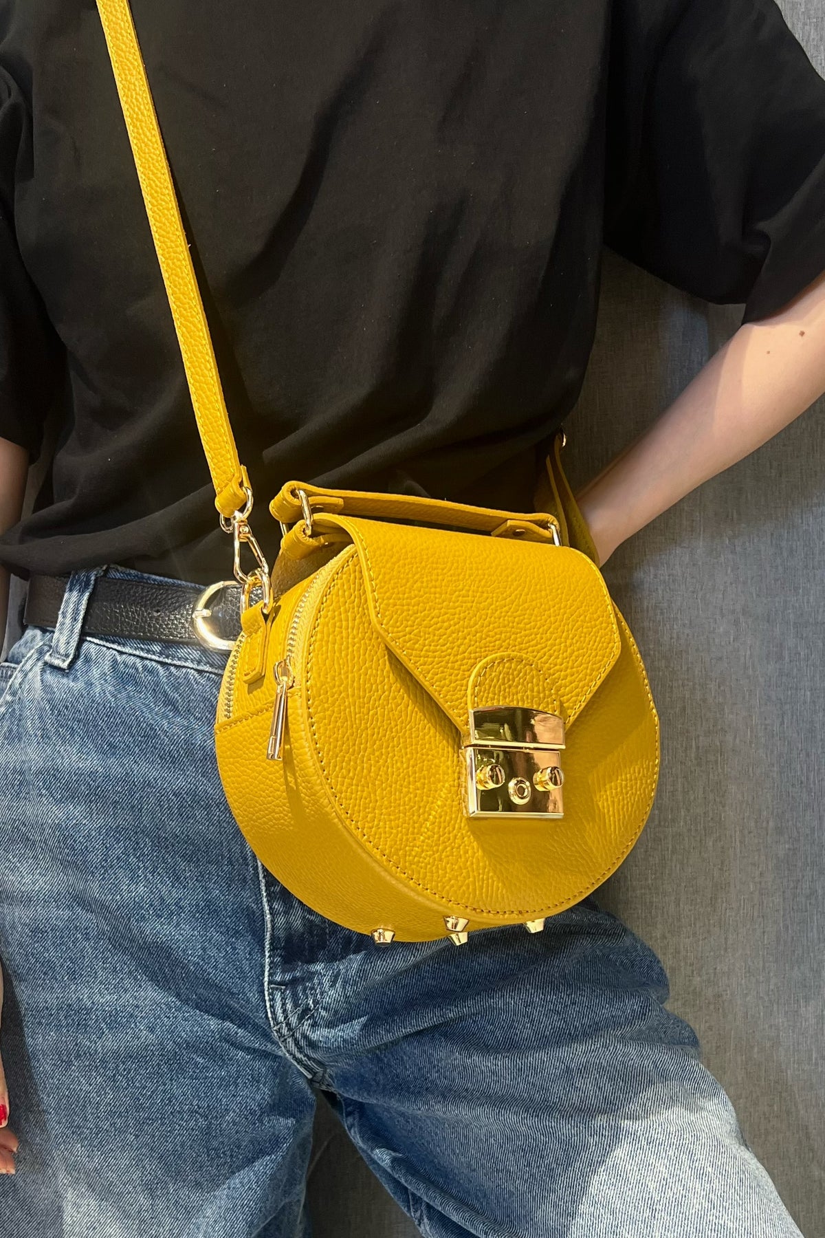 ZZ108 Mustard Round Leather Crossbody Bag