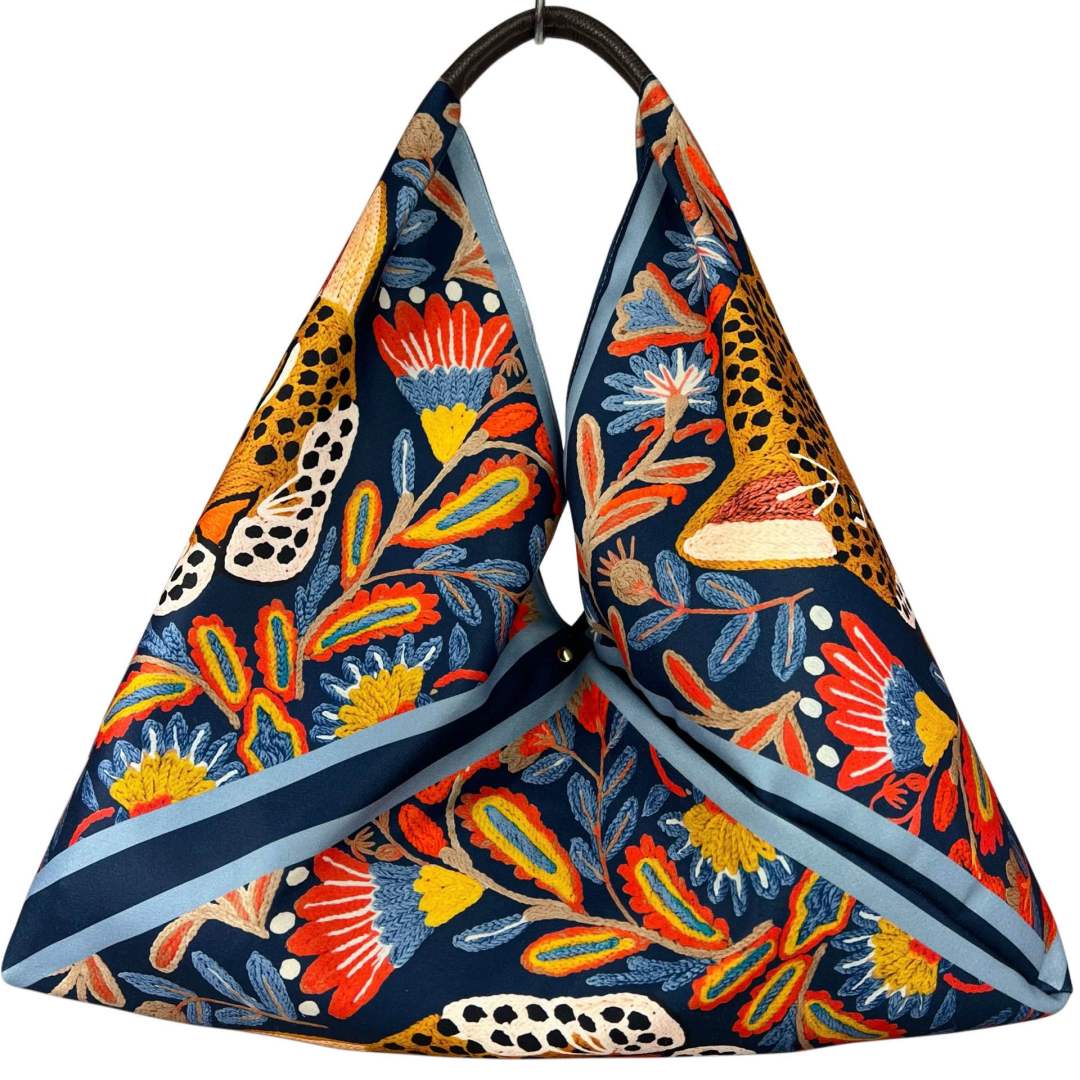 MI480 Blue Leopard Print Triangle Bag