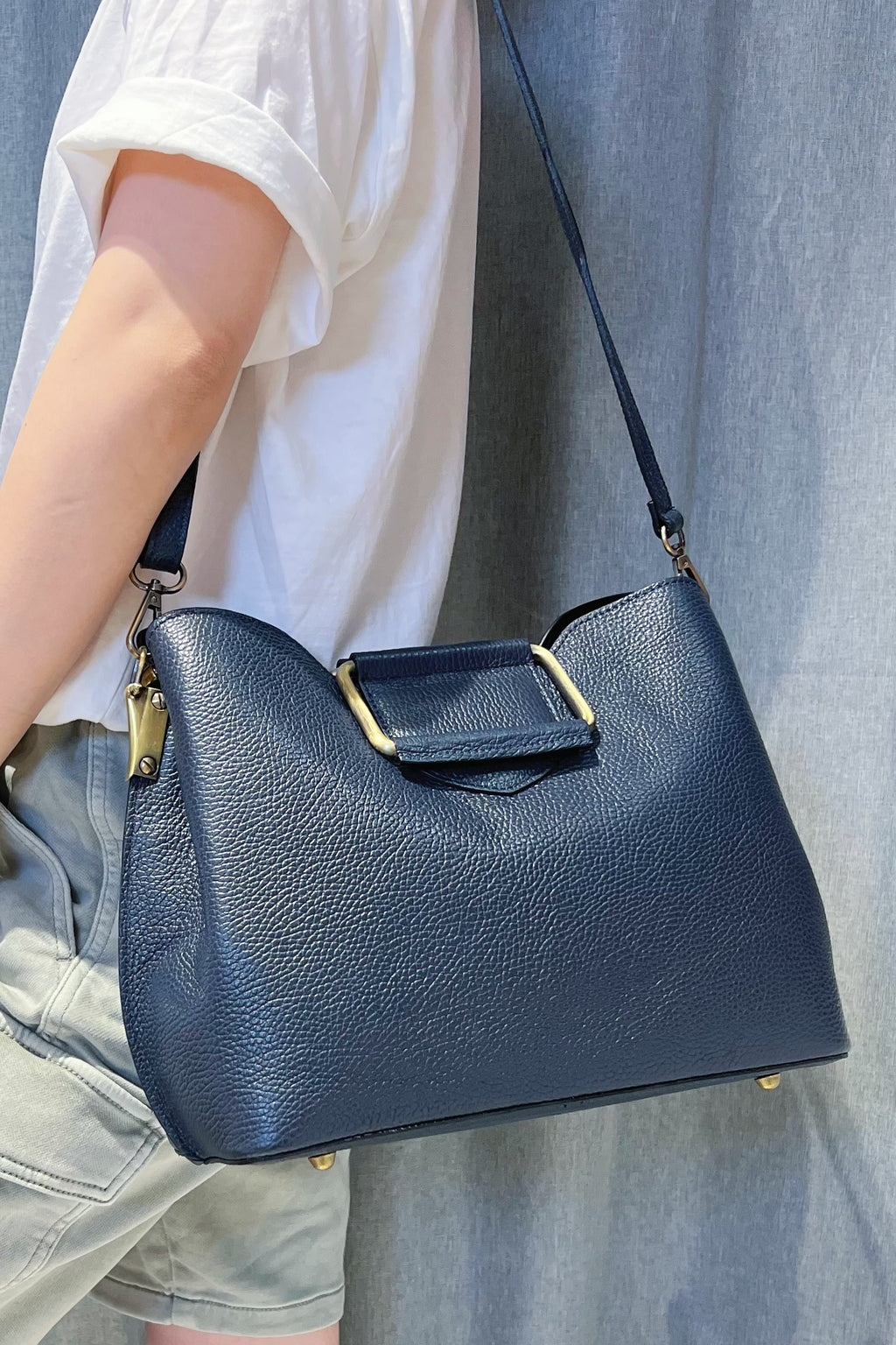 ZZ016 Navy Grained Leather Handbag