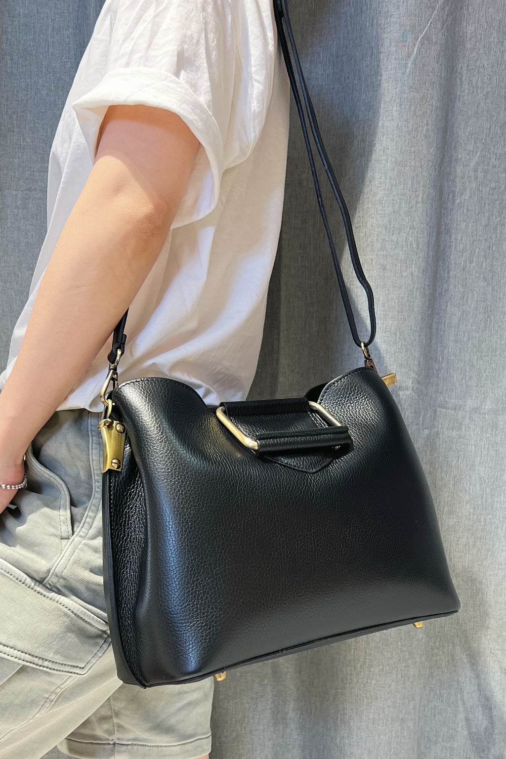 ZZ020 Black Grained Leather Handbag