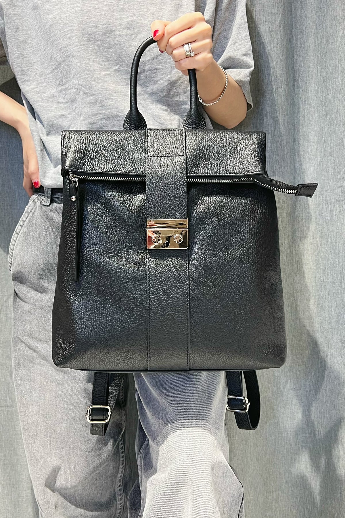 ZZ079 Black Leather Backpack