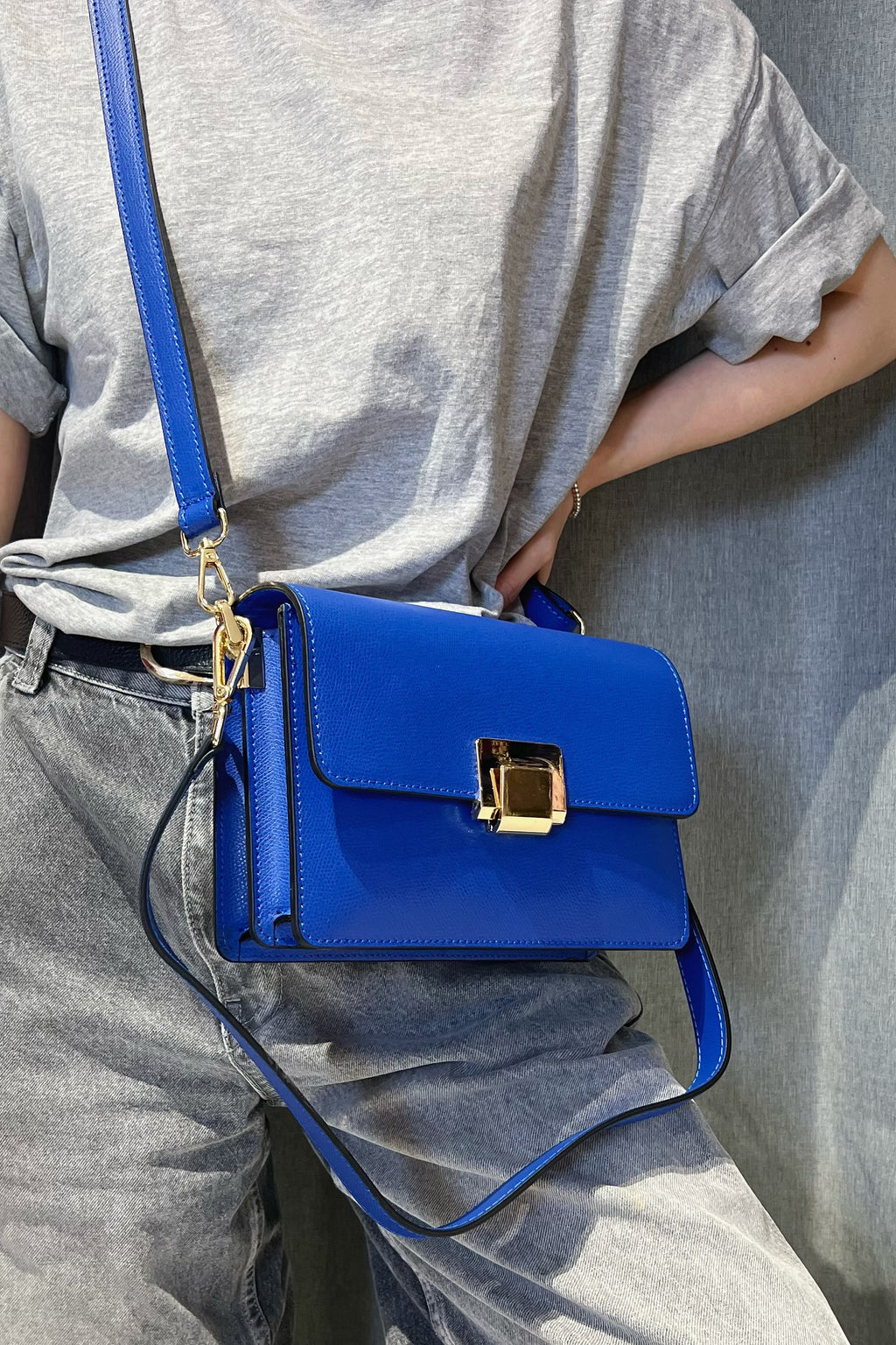 ZZ008 Electric Blue Leather Handbag