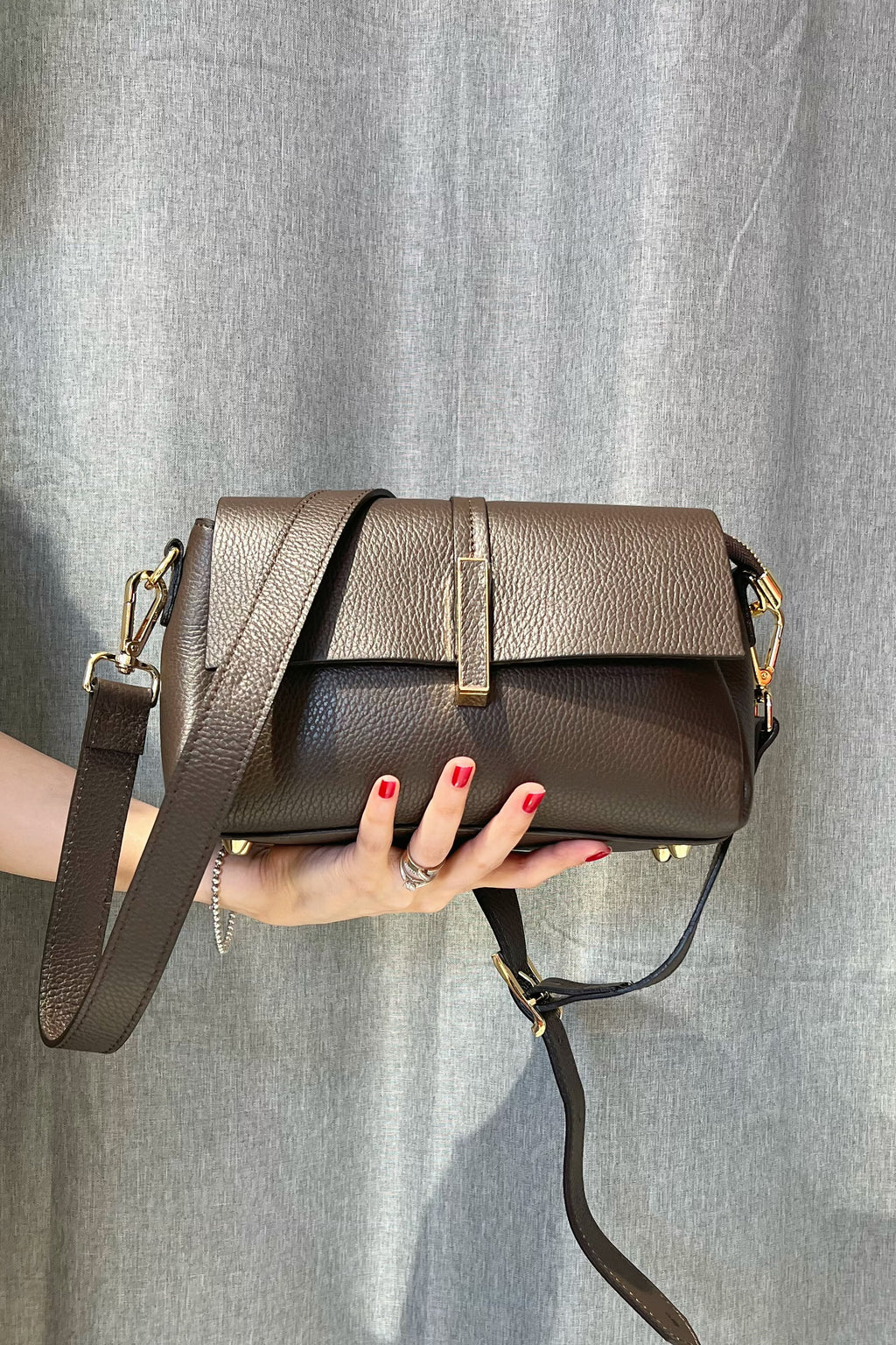 ZZ146 Brown Leather 3-Compartment Crossbody Bag