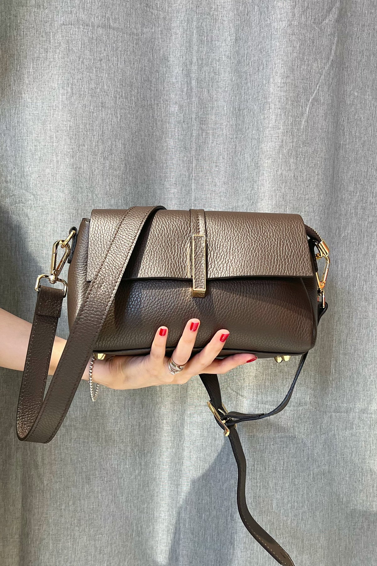 ZZ146 Brown Leather 3-Compartment Crossbody Bag