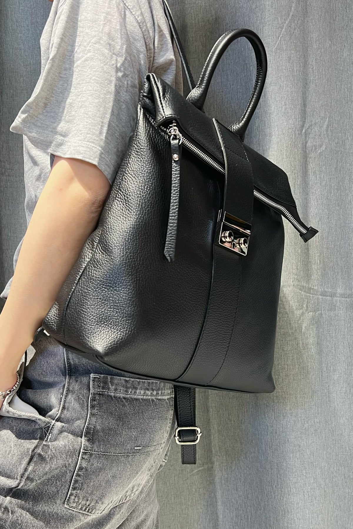 ZZ079 Black Leather Backpack