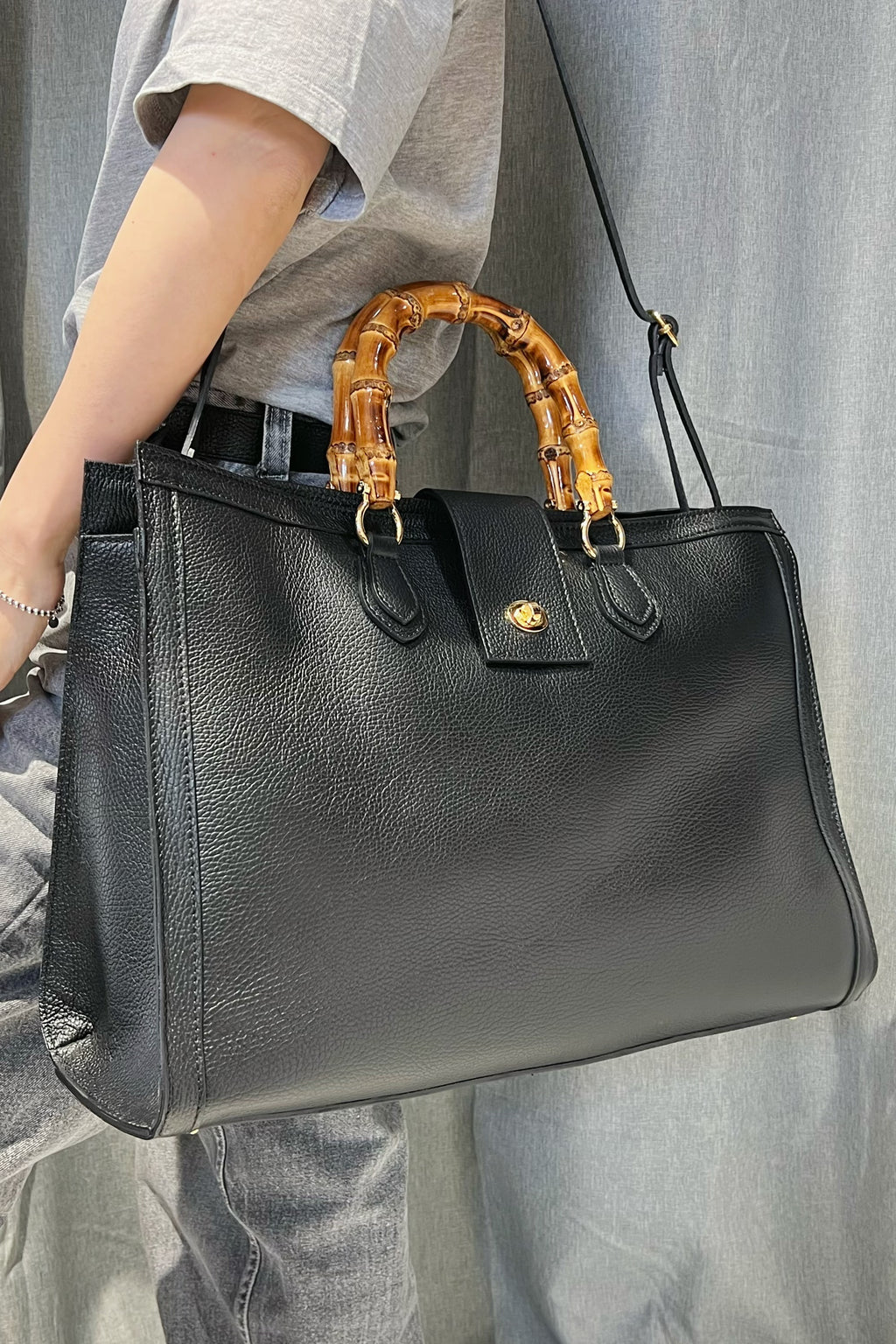 ZZ086 Black XL Bamboo Handle Handbag