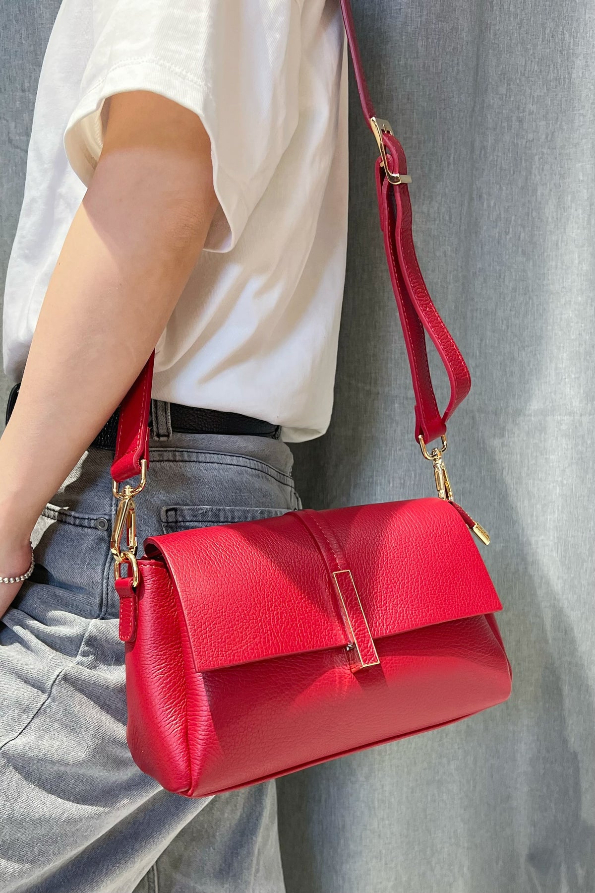 ZZ148 Dark Red Leather 3-Compartment Crossbody Bag