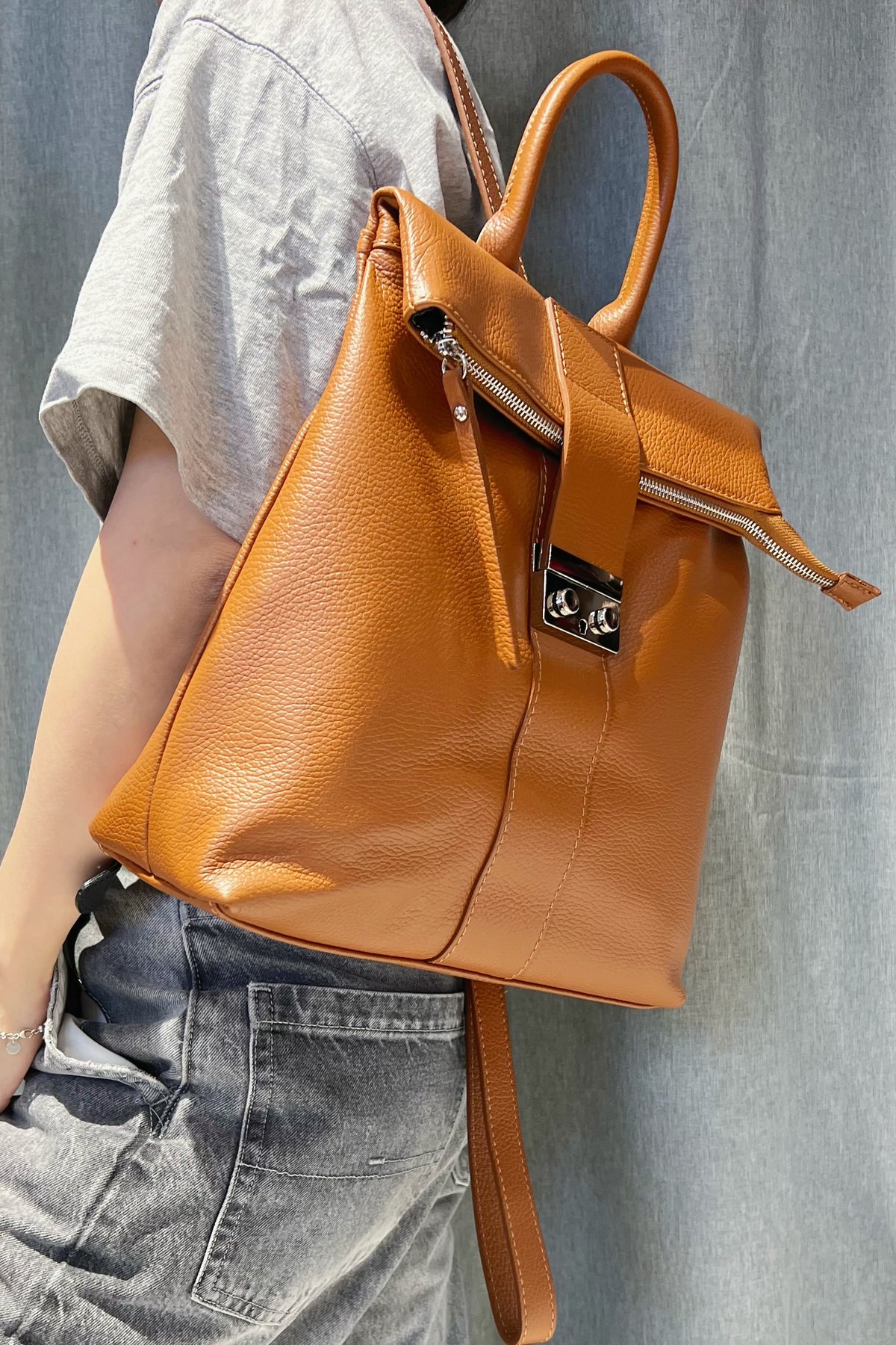 ZZ080 Camel Leather Backpack