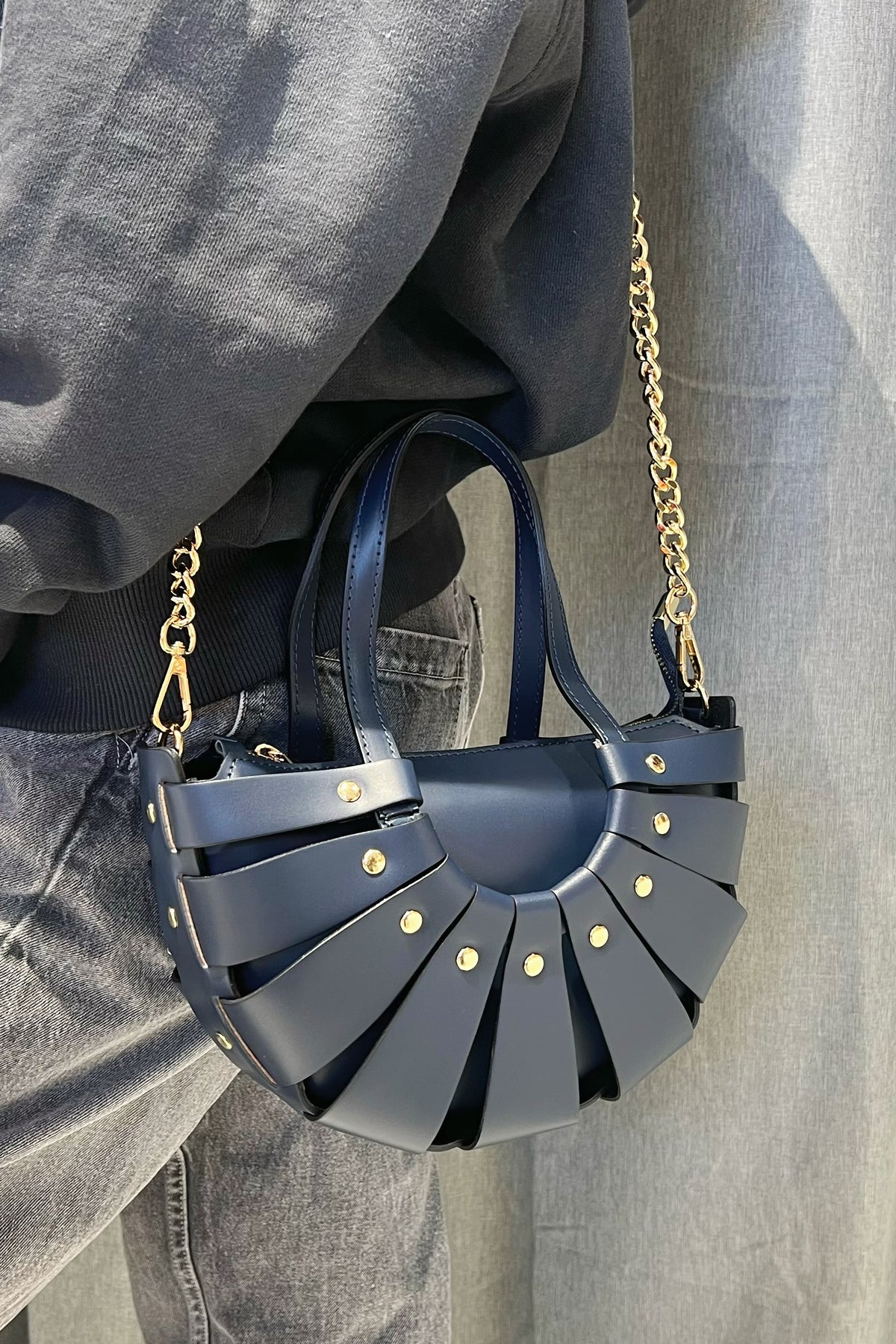 ZZ196 Navy Leather Basket Bag