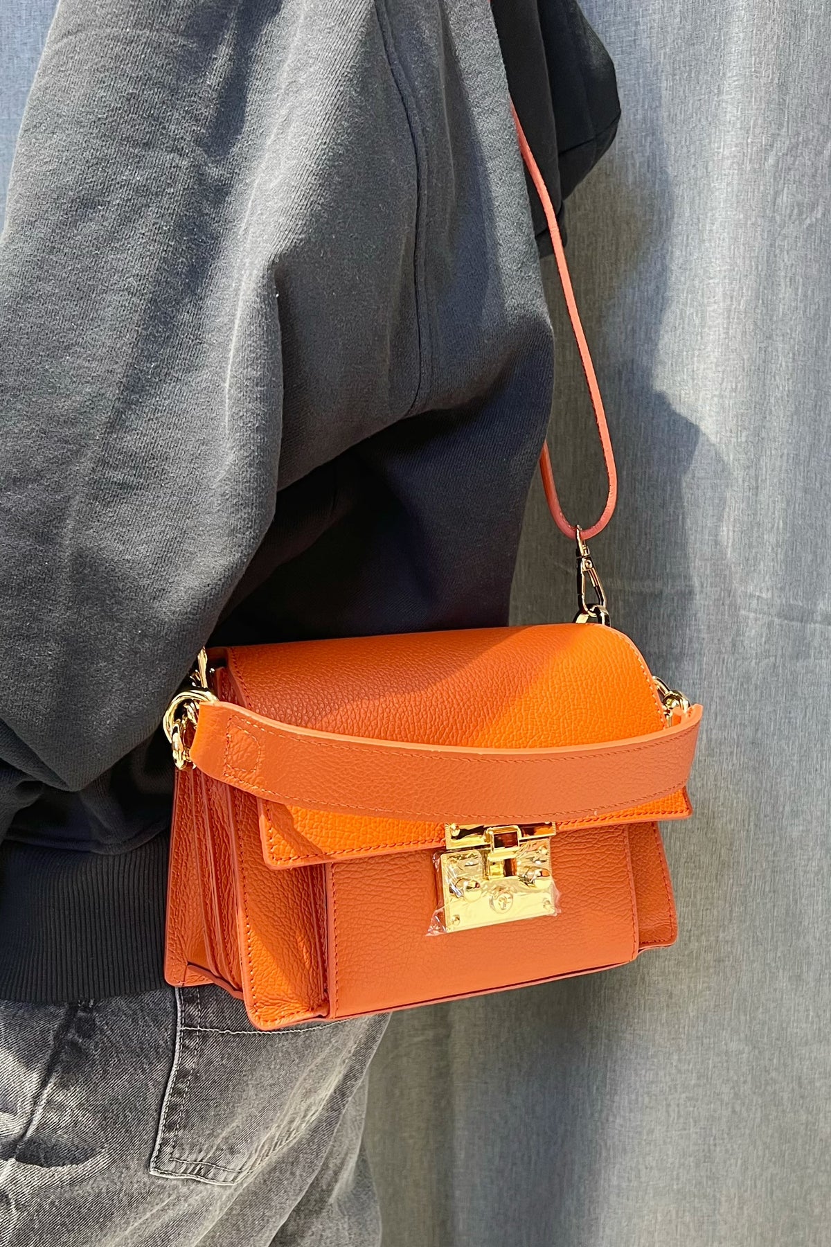 ZZ188 Rust Grained Leather Top Handle Bag