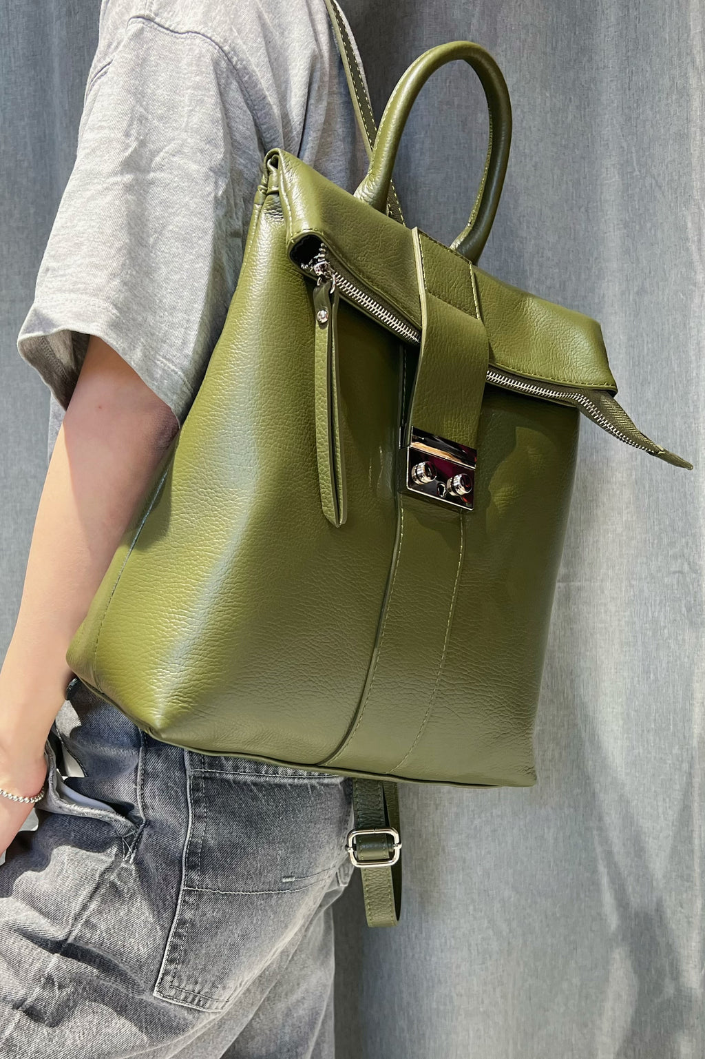 ZZ083 Khaki Leather Backpack