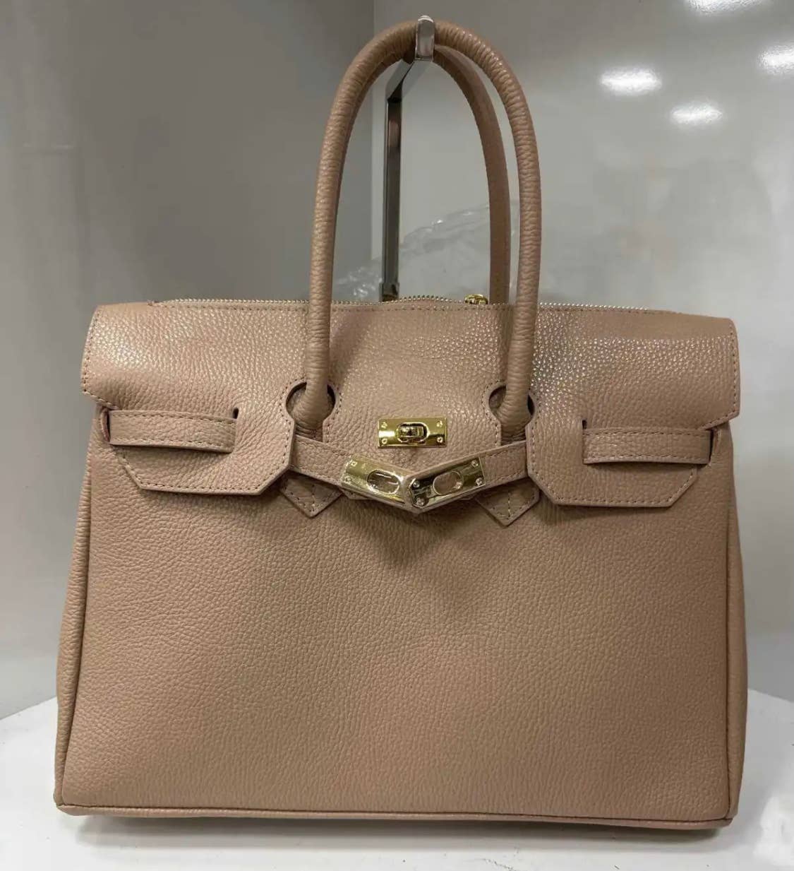 SFBL Leather Blush Handbag Structured  and Lock Closure