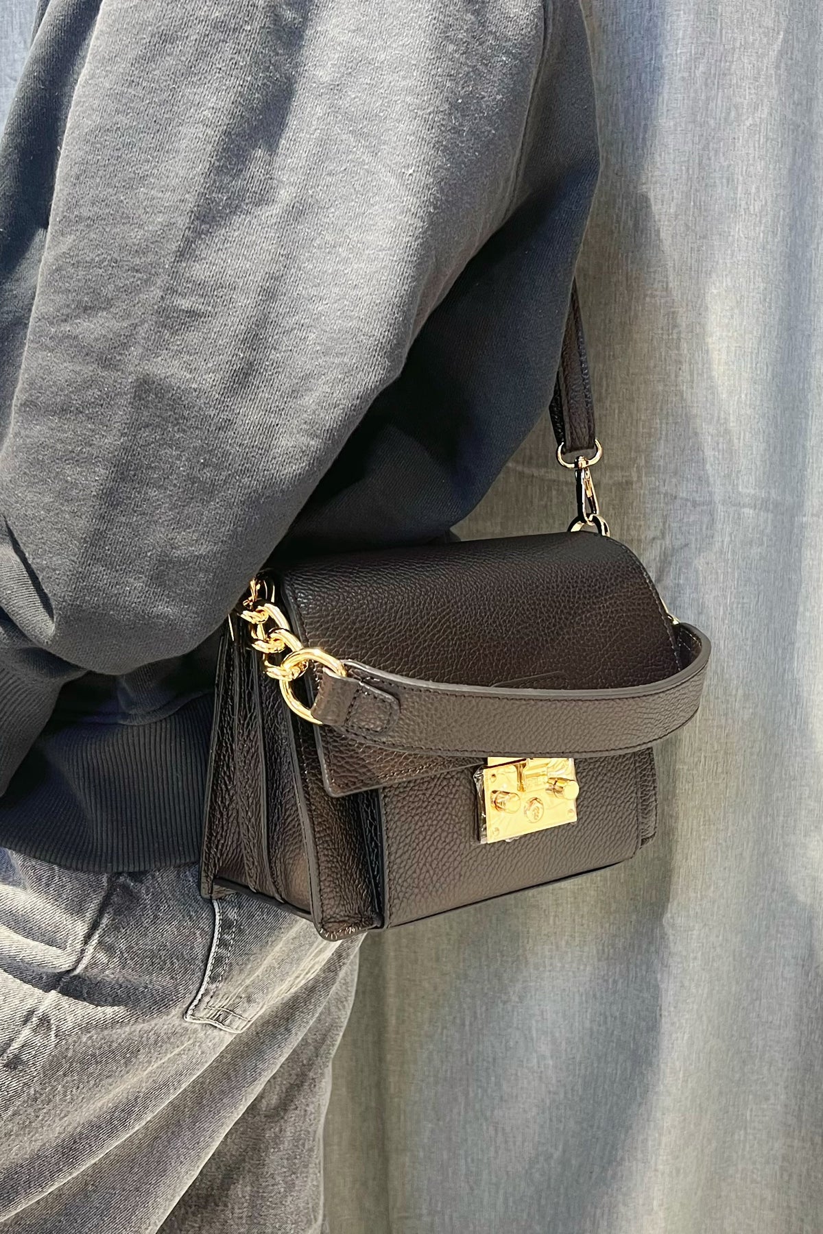 ZZ193 Brown Grained Leather Top Handle Bag