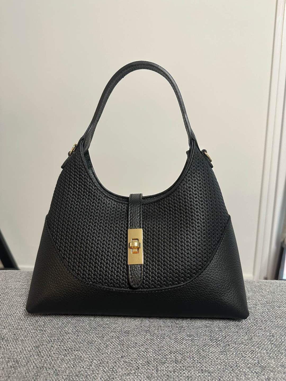 L0510 Bag 11.0in 2 Color Options