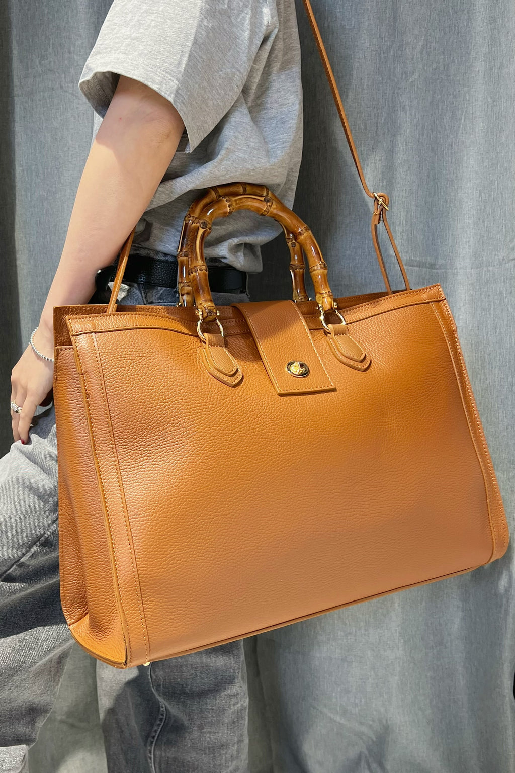 ZZ091 Camel XL Bamboo Handle Handbag
