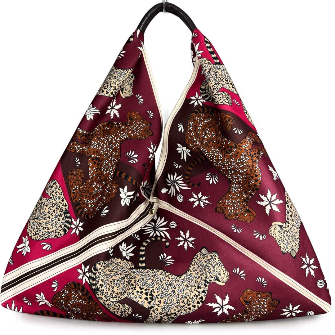 Mi158 Burgundy Leopard-Print Tote