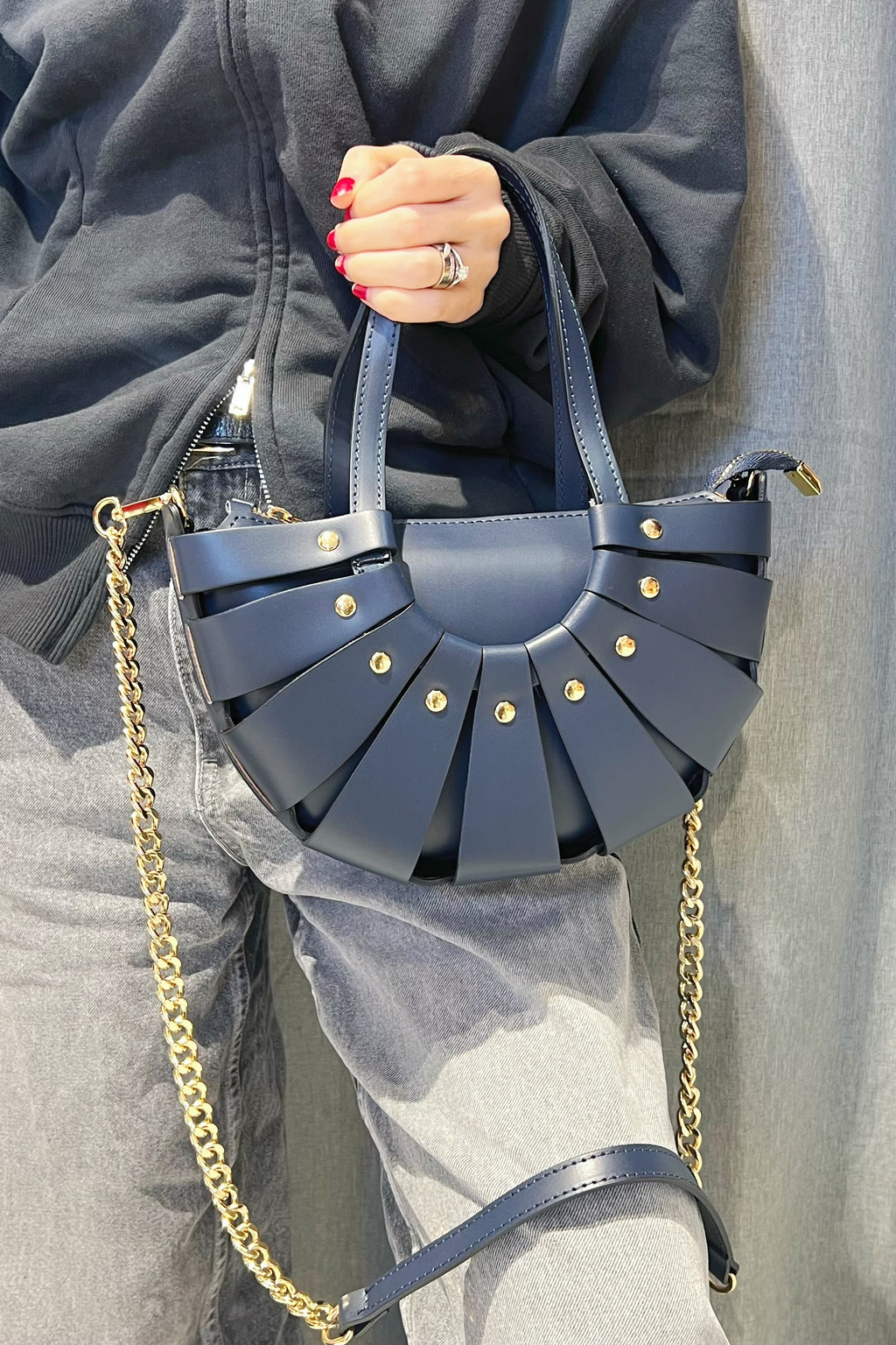 ZZ196 Navy Leather Basket Bag