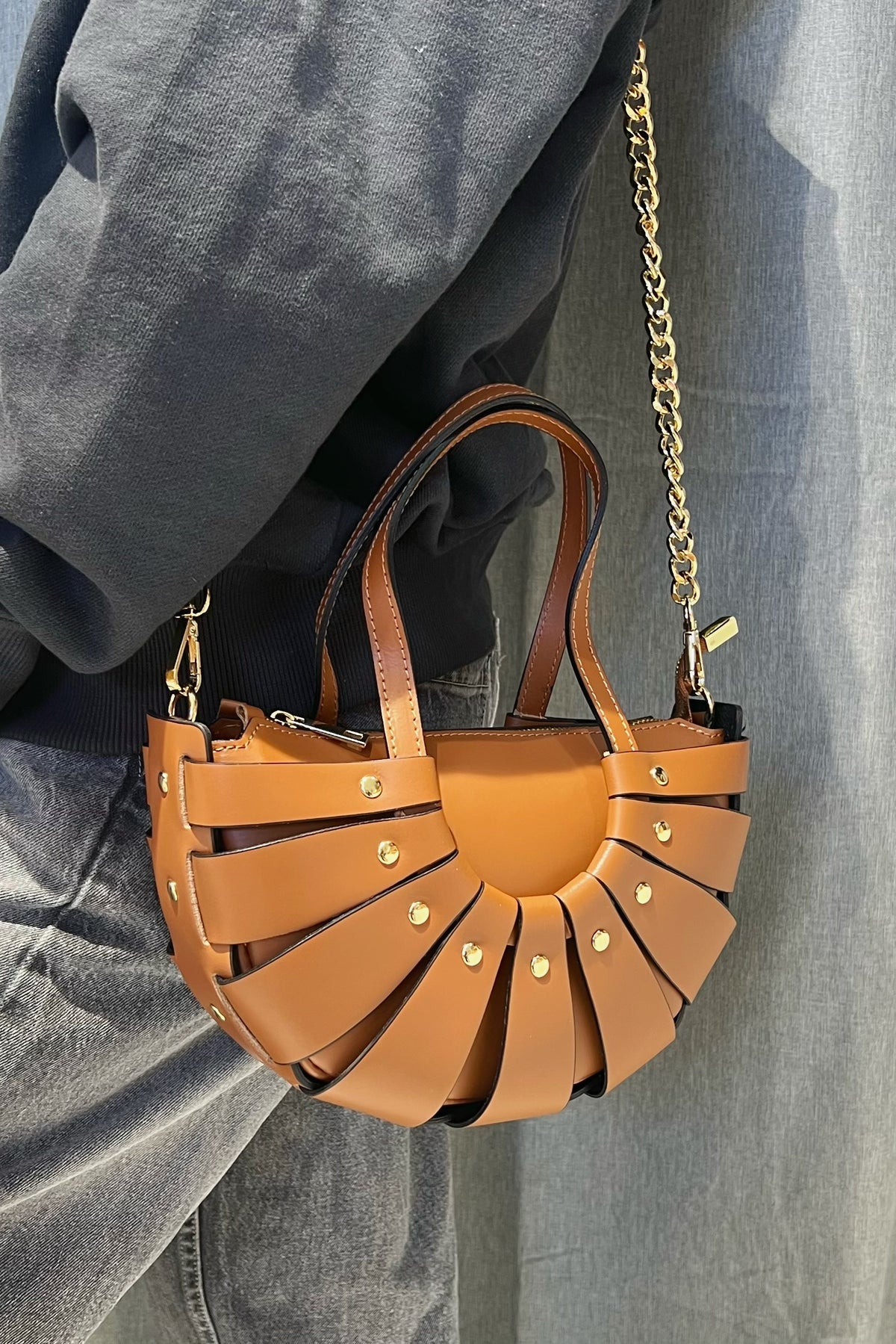 ZZ198 Camel Leather Basket Bag