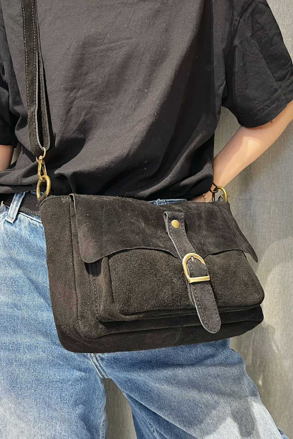 ZZ161 Black Suede Crossbody Bag