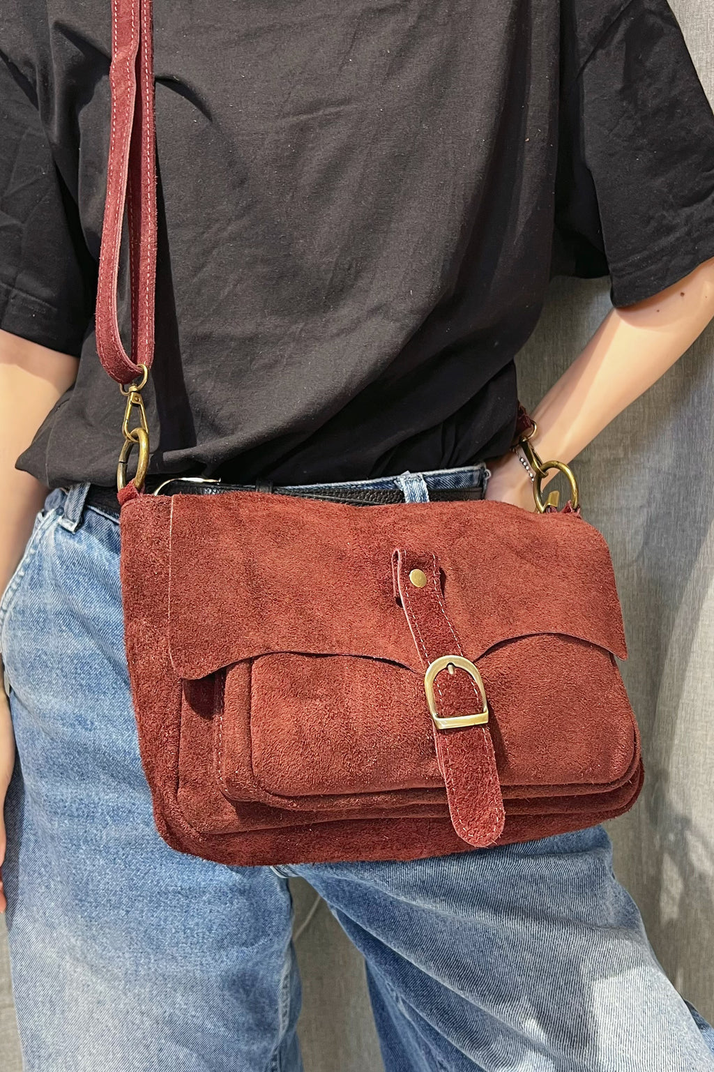 ZZ168 Burgundy Suede Crossbody Bag