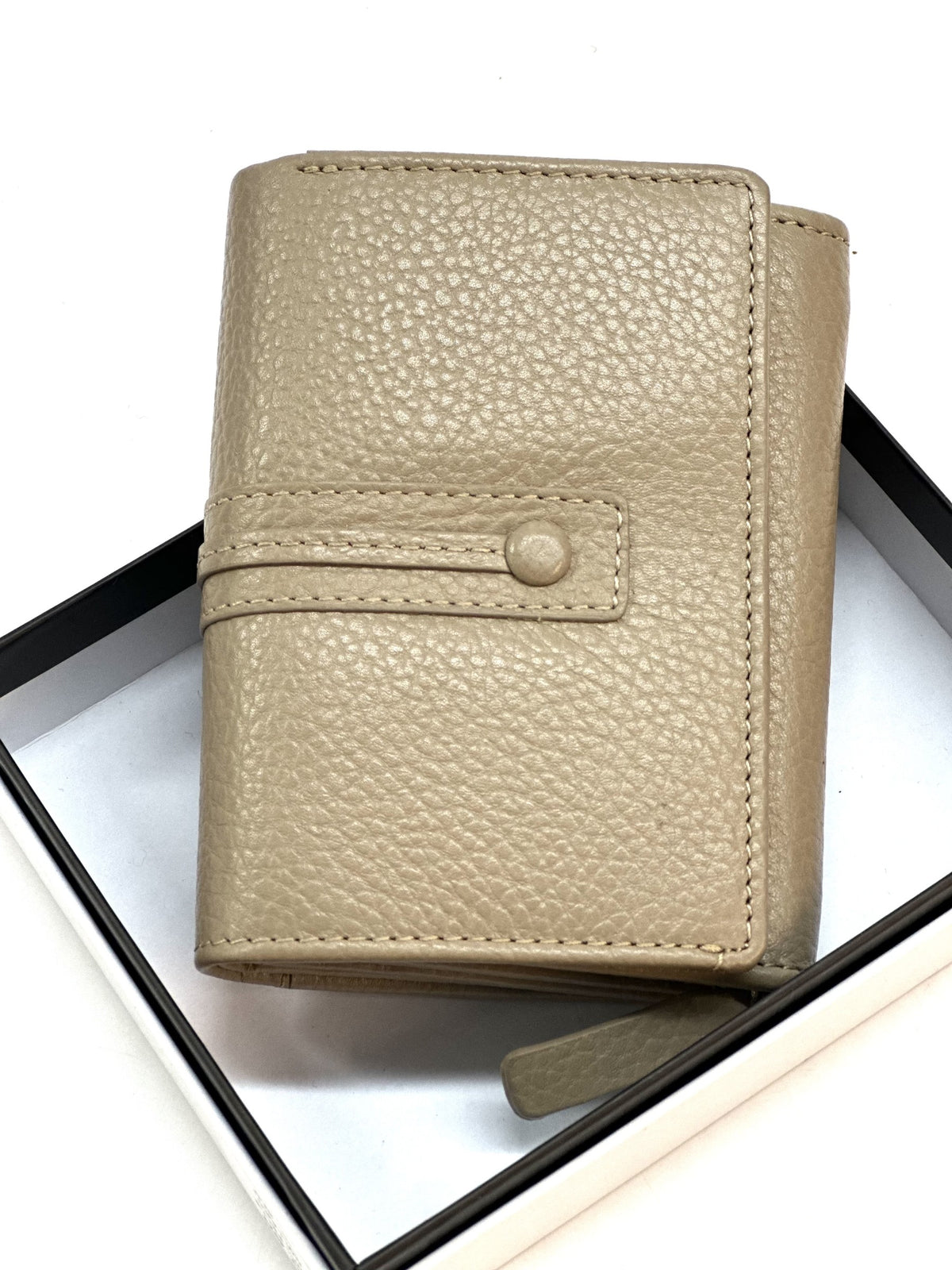 HE143 Taupe Compact Leather Snap Wallet