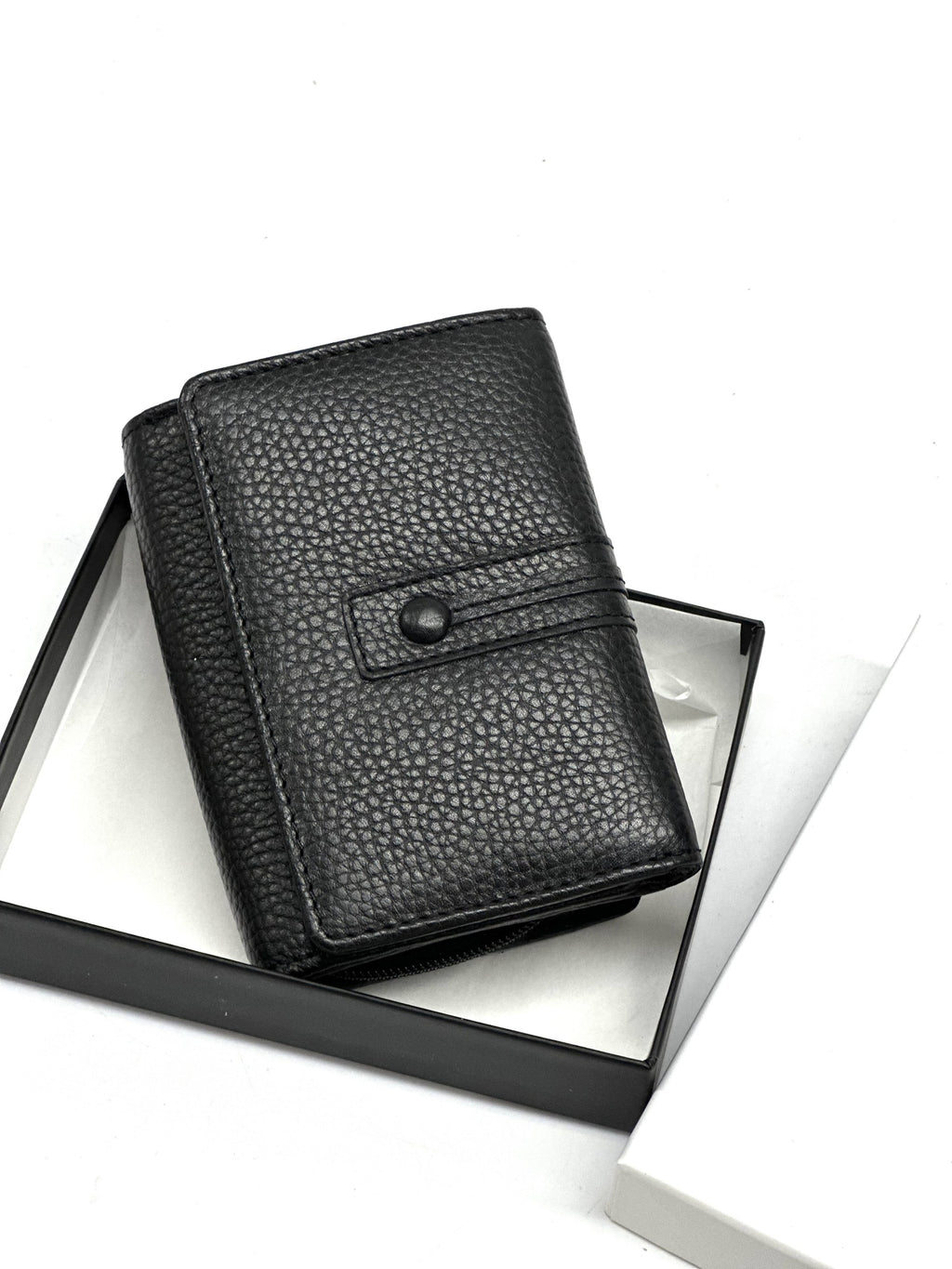HE284 Black Compact Flap Wallet