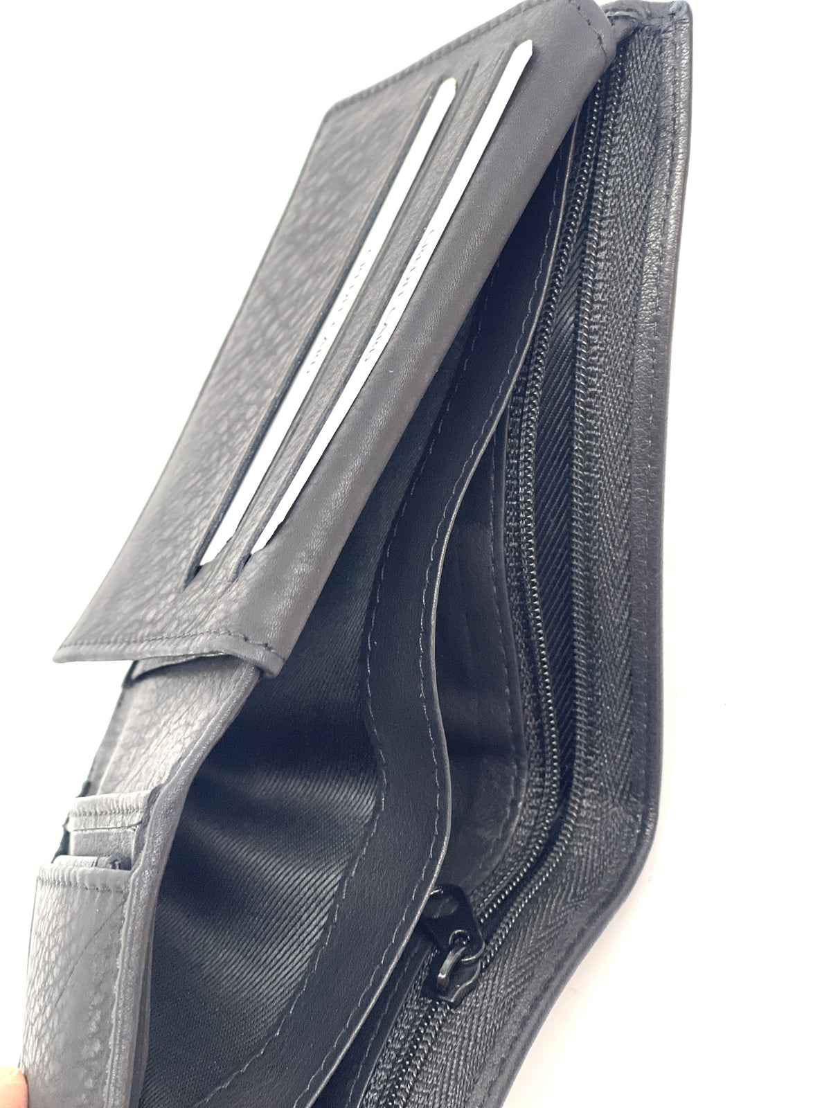 HE469 Black Pebbled Leather Bifold Wallet